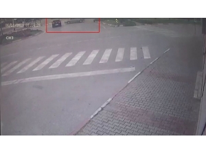 Kavşaktaki Kaza Anı Kamerada