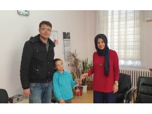 Bulduğu Parayı Öğretmenine Teslim Eti
