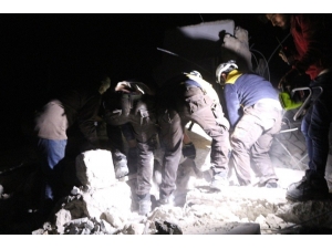 Rus Uçakları İdlib’de Bir Evi Vurdu: 3 Çocuk Öldü