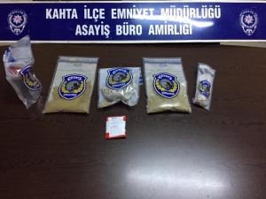 Kahta’da Uyuşturucu Satan 2 Kişi Tutuklandı