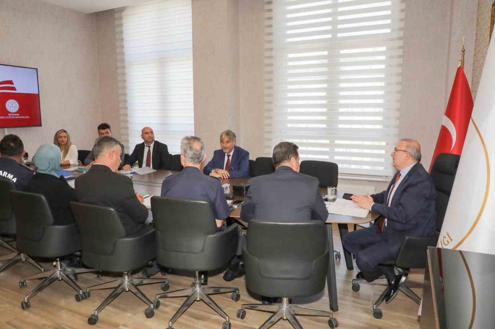 kutahya-da-okul-guvenligi-icin-yeni-egitim-ogretim-yili-tedbirleri-gorusuldu