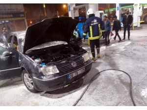 Yakıt Aldıktan Sonra Lpg Tüpü Patlayan Araç Alev Alev Yandı