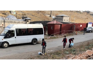 Kars’ta Mihralibey Ortaokulu’ndan Mavi Hareket Temizliği
