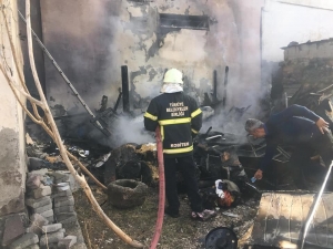 Kars’ta Kömürlükte Yangın Çıktı