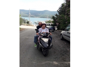 Fatma Girik Bodrum Sokaklarında Motosiklet Turu Attı