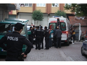 Zeytinburnu’nda Cinnet Geçiren Baba Dehşet Saçtı; 3 Yaralı