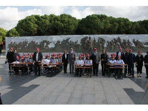 Lise Öğrencilerine Çanakkale Şehitliği’nde Tarih Dersi