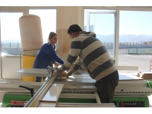 Karı-koca Kurdukları "Mobilya Atölyesi" İle Hayallerindeki İşi Yapıyor