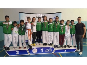 Belediyesporlu Karateciler Başarıya Doymuyor