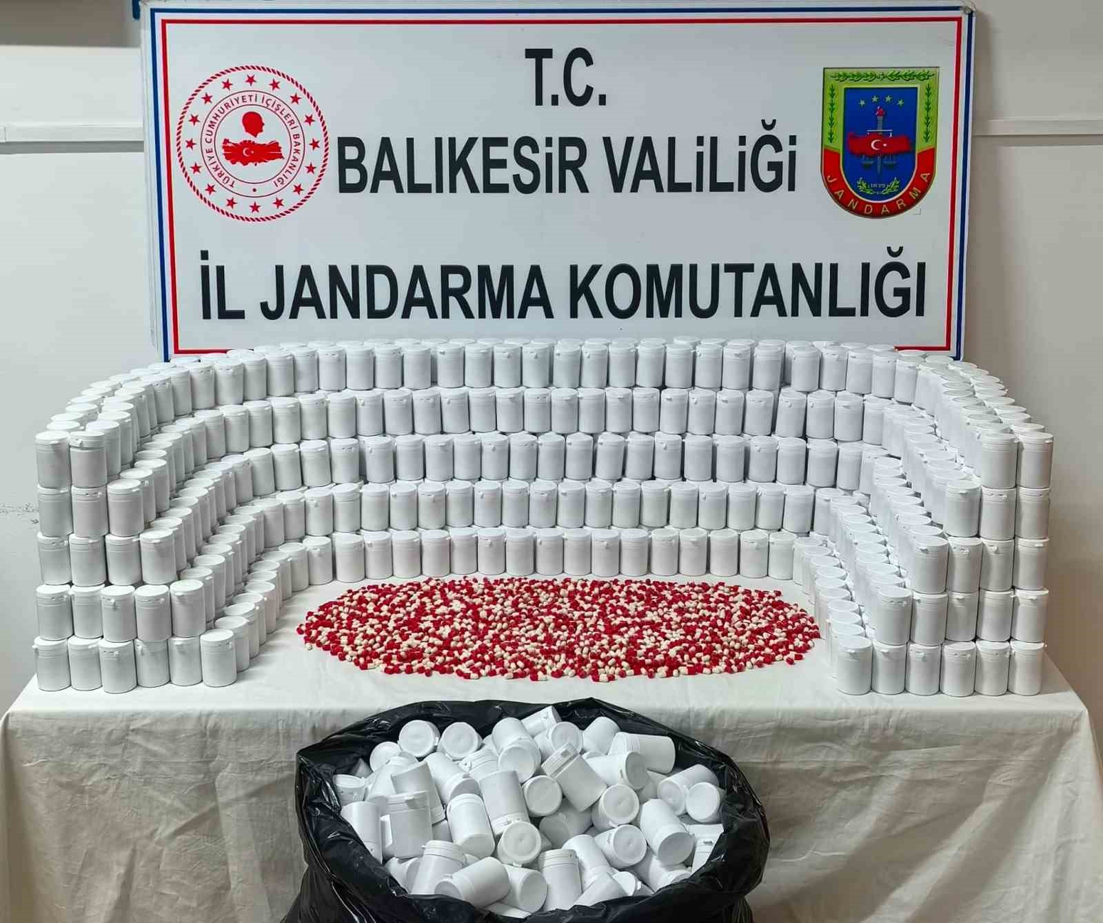zehir-taciri-jandarma-dan-kacamadi