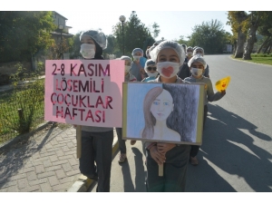 Lösemiye Dikkat Çekmek İçin Maskeli Zincir Oluşturdular