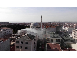 Küçükçekmece’de Bir Binada Çıkan Yangın Paniğe Neden Oldu