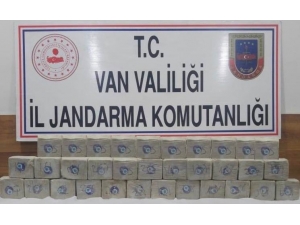 Terk Edilen Atın Yükünde 51 Kilo Eroin Ele Geçirildi