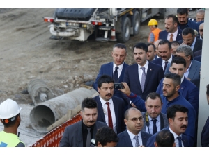 Çevre Ve Şehircilik Bakanı Kurum, Selahaddin Camii İnşaatını İnceledi