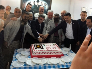 Madenciler Üretimin Artmasını Pastayla Kutladı