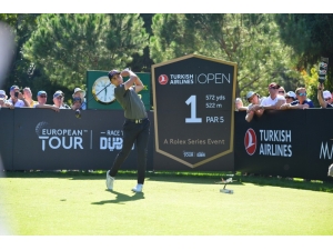 İlk Günün Liderleri Schwab Ve Lewis