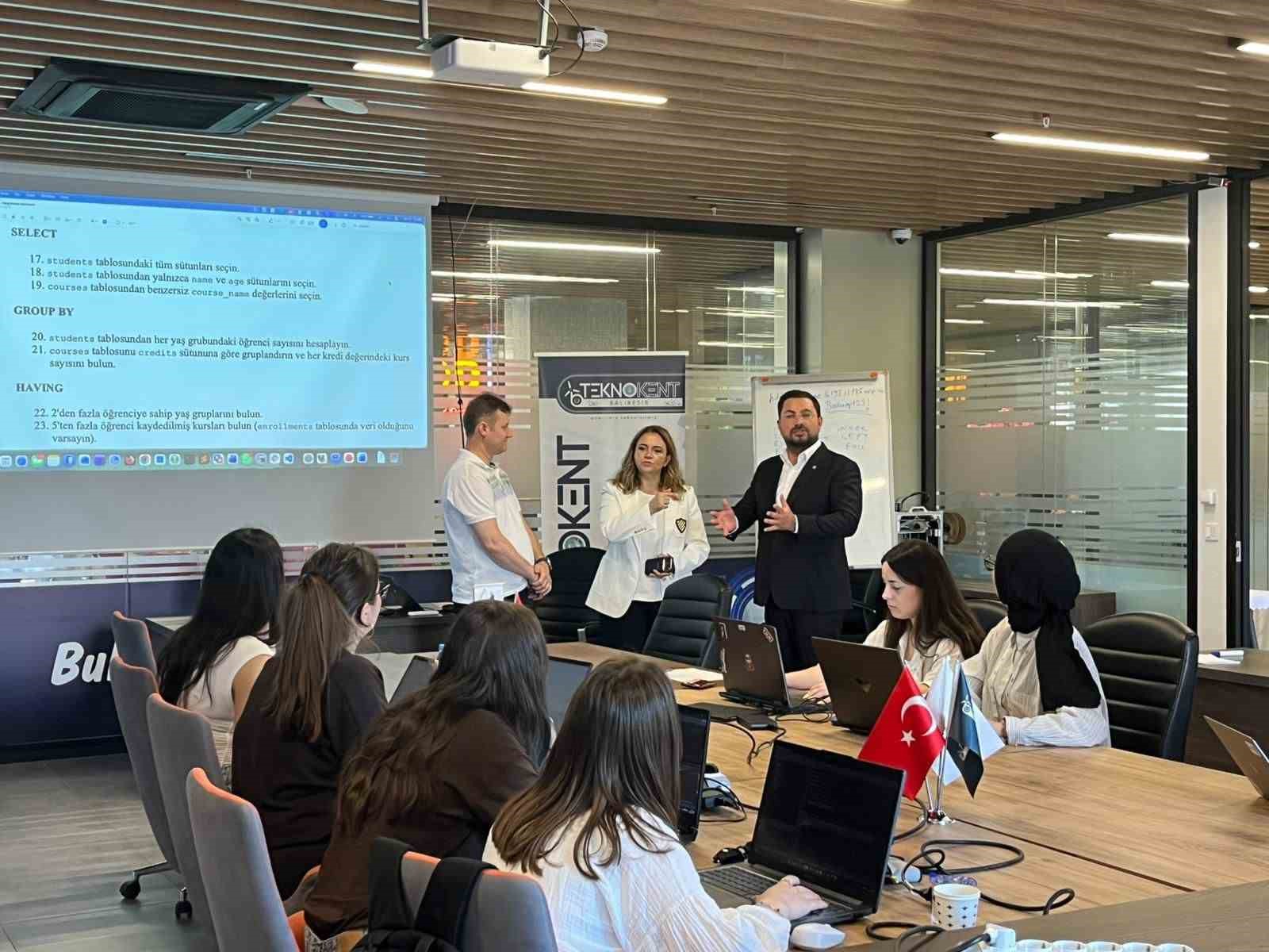 balikesir-teknokent-te-veri-ve-yapay-zeka-egitim-programi-basariyla-tamamlandi
