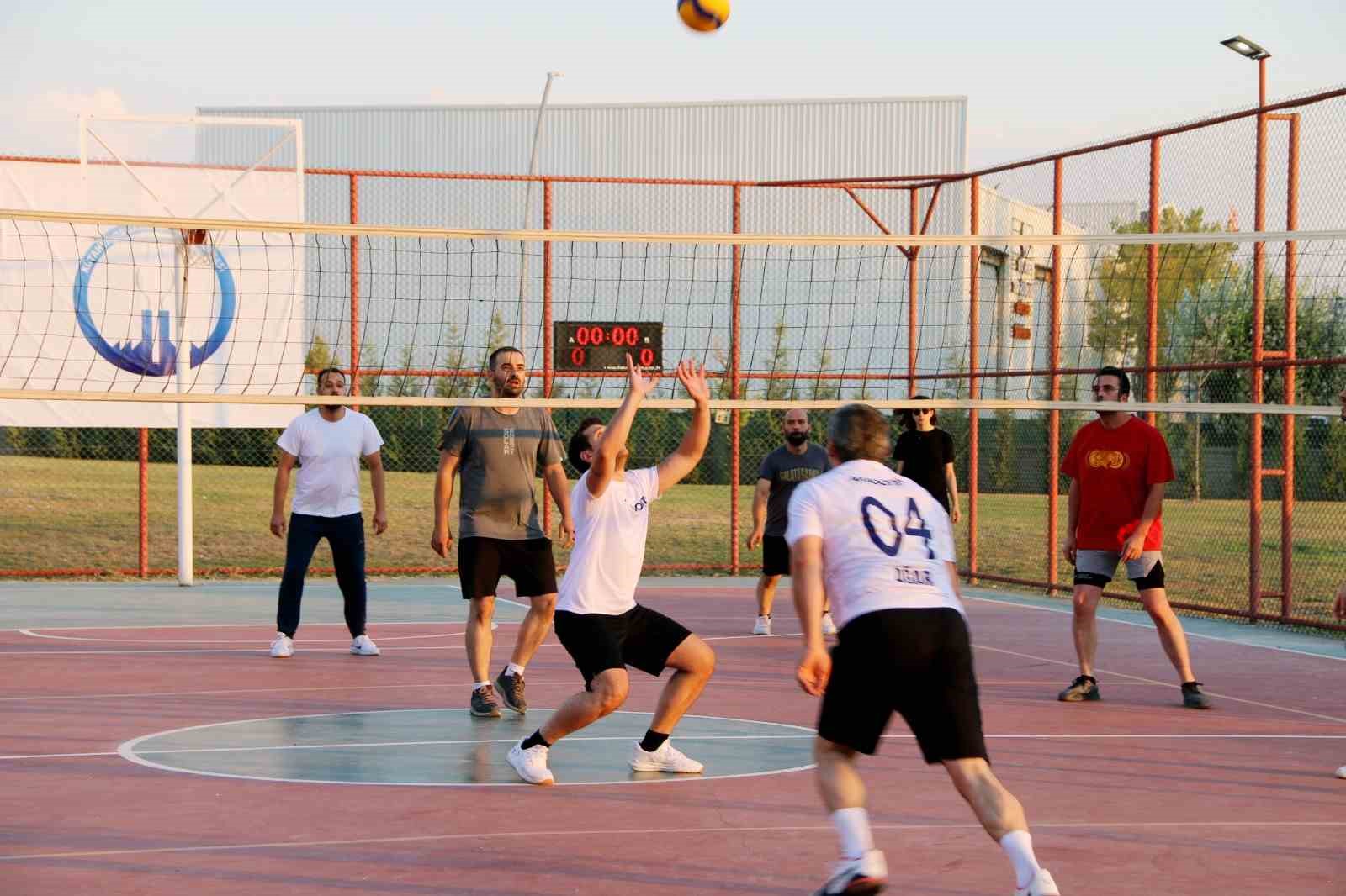 kutahya-da-firmalar-arasi-voleybol-turnuvasi-nin-sampiyonu-belli-oldu