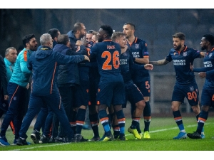 Başakşehir Coştu, Trabzon Ve Beşiktaş Veda Etti