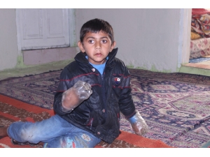 Minik Yusuf’un Dramı: Sürekli Isırdığı Ellerini Plastik Şişeye Bağlıyorlar