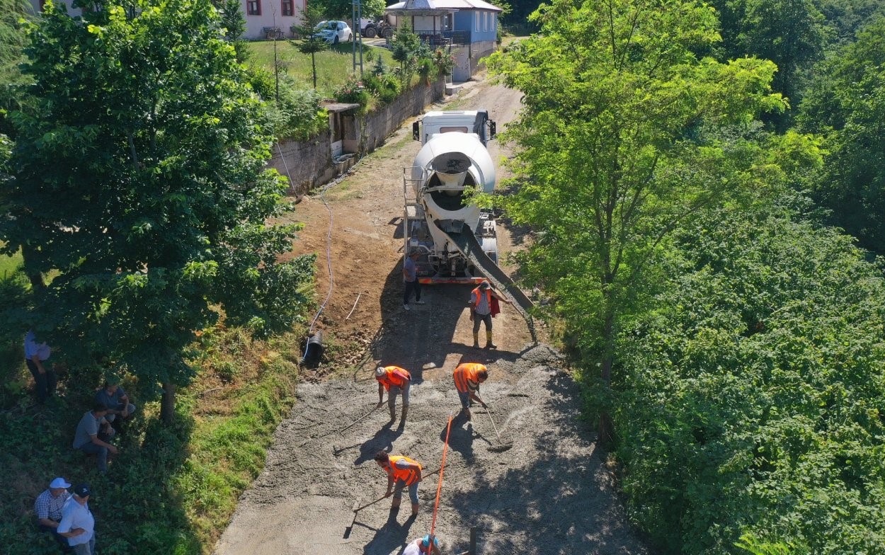 ordu-nun-kirsal-mahallelerinde-beton-yol-calismalari