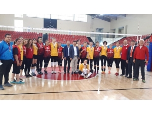 Öğretmen Ligi Voleybol Bölge Müsabakalarında Kadınlarda Ankara Bölge Birincisi Oldu