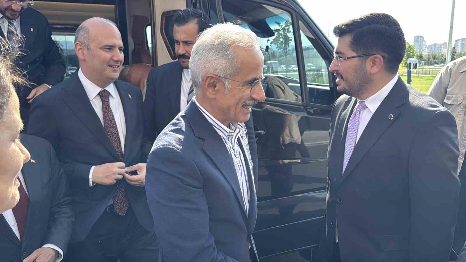 bakan-uraloglu-kayseri-de-genclerle-bulustu