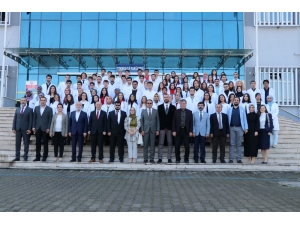 Diş Hekimi Adayları Önlüklerini Giydi