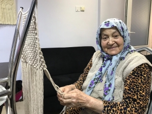 Evinden Sıkılan Yaşlılar Aktif Yaşama Makrome İle Dahil Oluyor