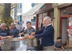 Esnaftan Kandil Helvası İkramı