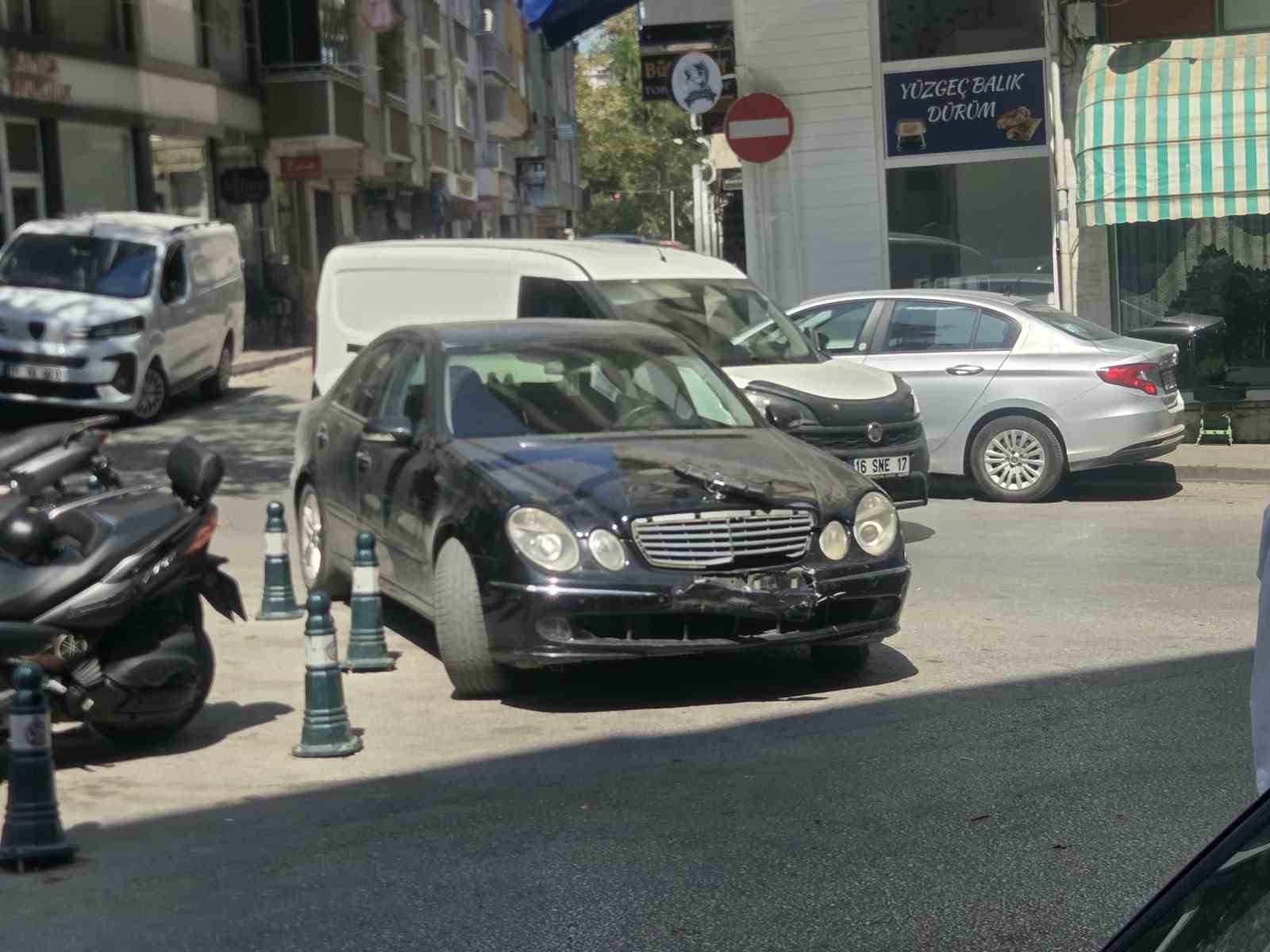 orhangazi-de-otomobille-carpisan-motosikletli-yaralandi