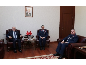 Komutanlar Vali Çakacak’ı Ziyaret Etti