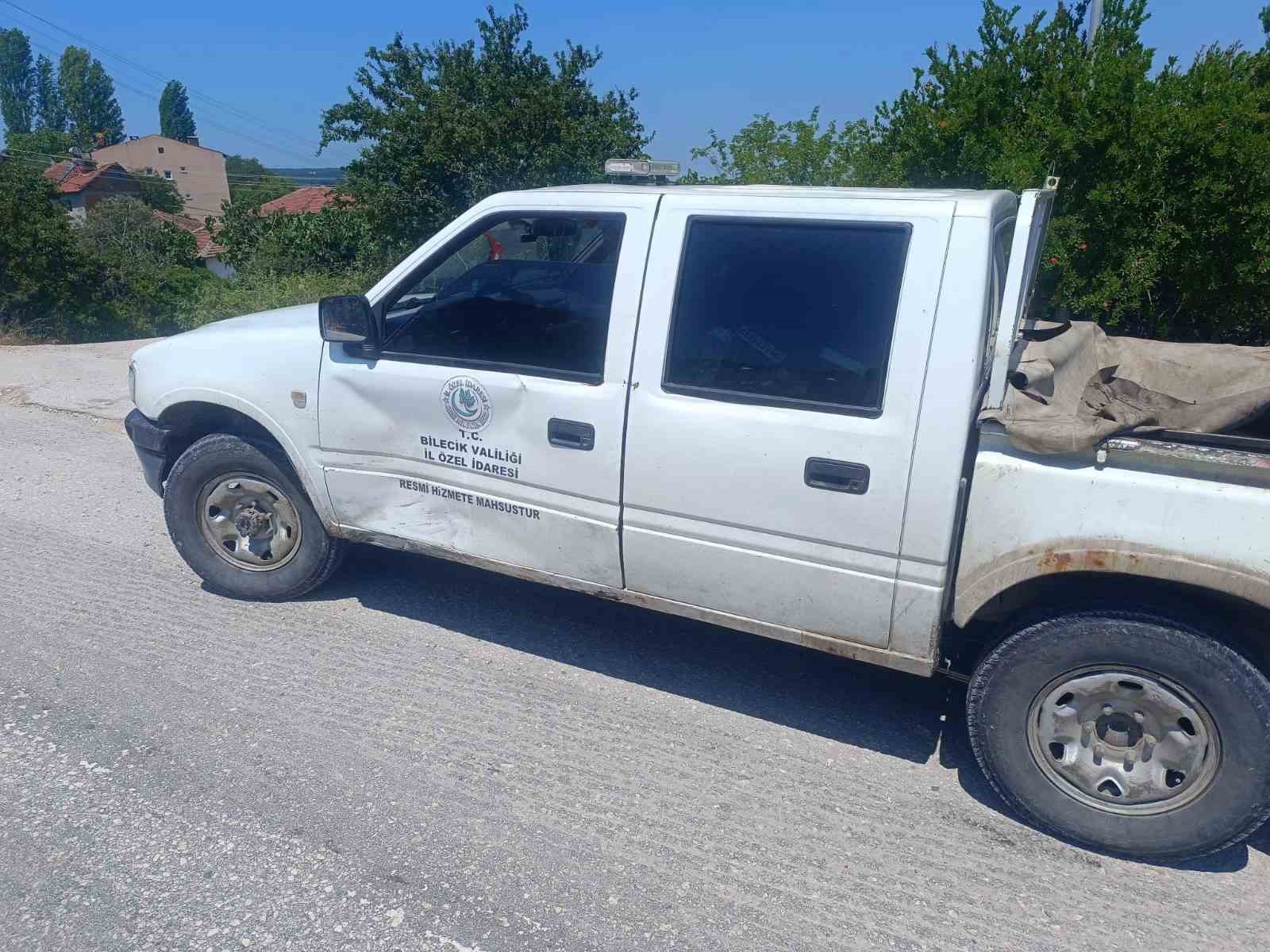bilecik-te-motosiklet-kamyonete-carpti-1-yarali
