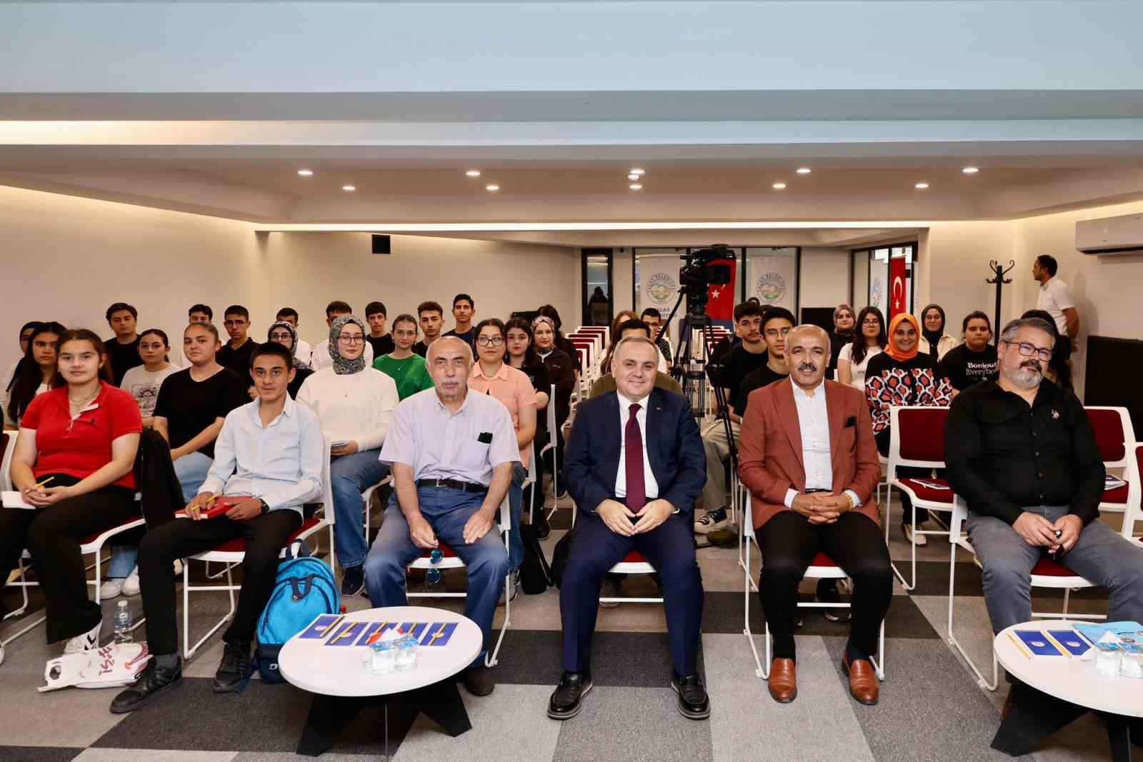rektor-prof-dr-altun-marifet-mektebi-ogrencileri-ile-bir-araya-geldi