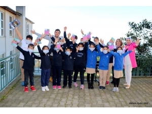 Minik Yürekler Harçlıklarını Lösemi Tedavisi Gören Menessa’ya Akülü Araba Hediye Etmek İçin Topladı