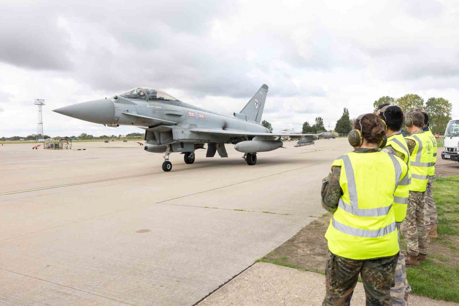 eurofighter-typhoon-tedarik-projesi-kapsaminda-ingiltere-de-ucak-bakim-tesisleri-incelendi