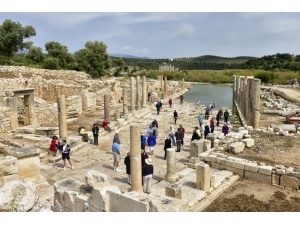 Kaş’taki Ören Yerlerine Ziyaretçi Akını