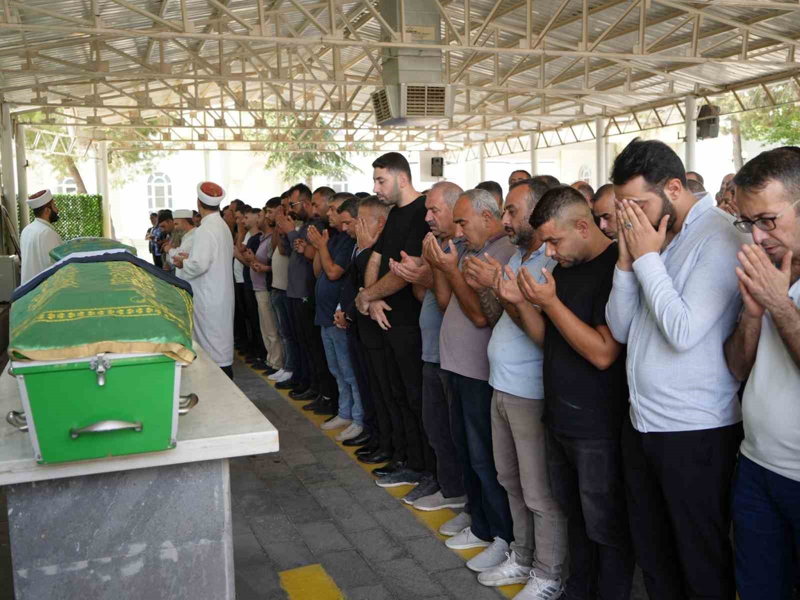 kktc-de-batan-yolcu-gemisinde-hayatini-kaybeden-14-yasindaki-nisa-gaziantep-te-defnedildi