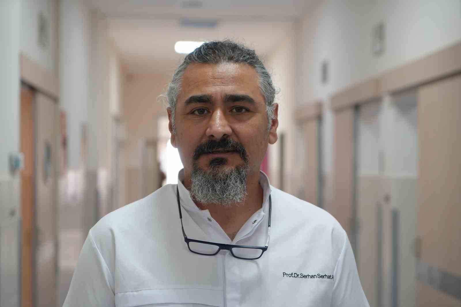 asfalt-patileri-yakiyor-pisi-pisi-otu-tehlike-saciyor-uzmanindan-sicak-hava-uyarisi
