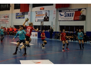 Avrupa Hentbol Federasyonu (Ehf) Kupası: Kastamonu Belediyespor: 33 - Vaci Nkse: 26