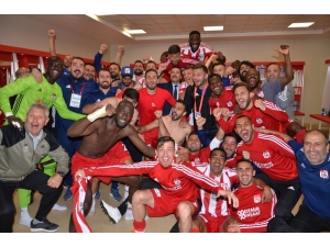 Yiğidolardan Liderlik Pozu