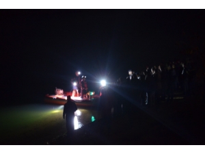 Gölete Balık Tutmak İçin Giden Öğretmen Teknenin Devrilmesi Sonucu Kayboldu