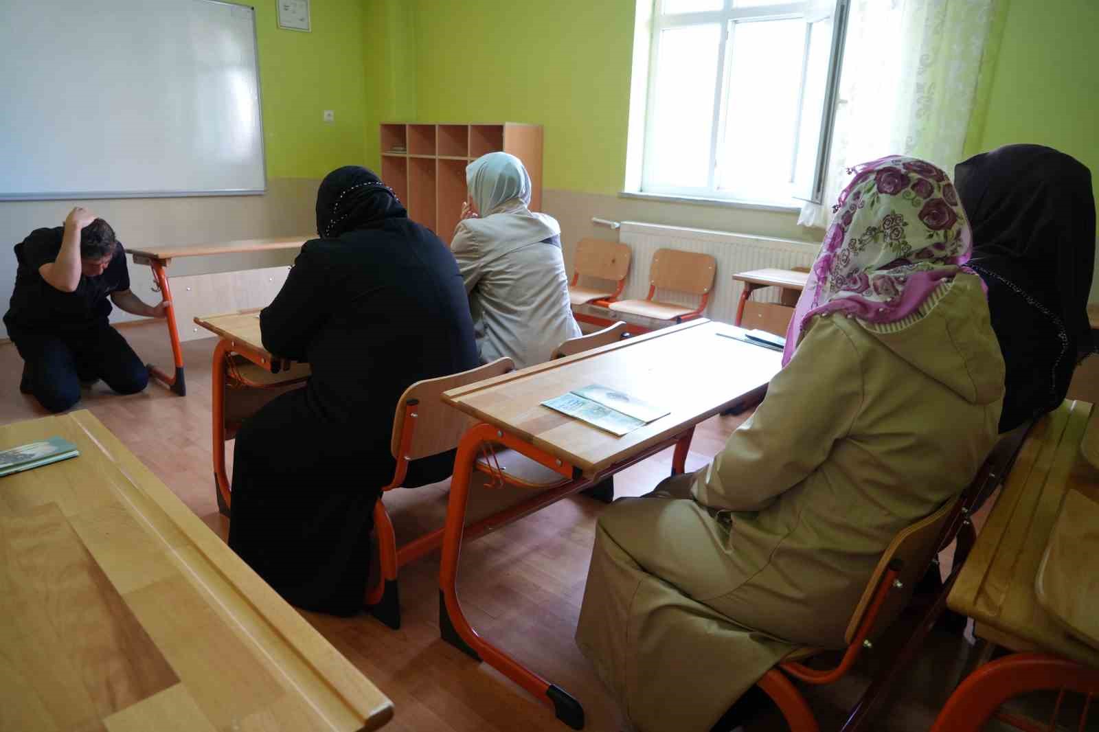 once-ogrendiler-sonra-cevrelerine-anlatacaklar-demirozu-nde-vatandaslara-afet-ve-cevre-bilgilendirmesi