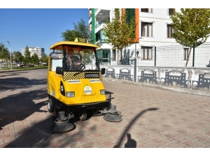 Bağlar Parklarında Çevreci Araçlarla Temizlik Dönemi