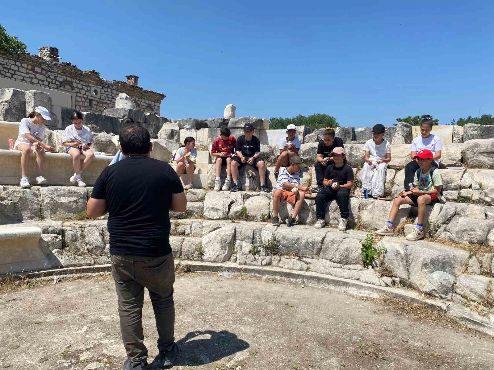 menteseli-gencler-tarih-ve-sanatla-bulustu