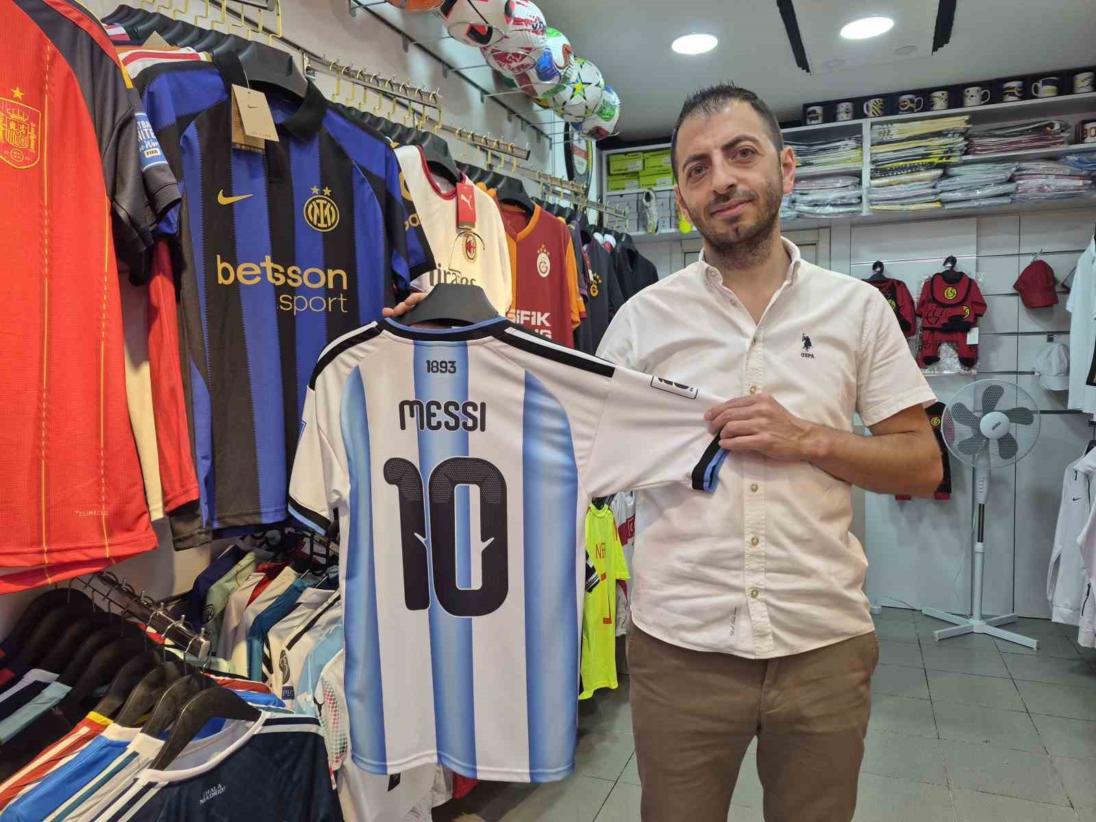 milli-maclarin-ardindan-forma-satislarinda-messi-hareketliligi