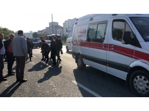 Yolun Karşısına Geçmek İsteyen Öğrenciye Kamyonet Çarptı: 1 Yaralı