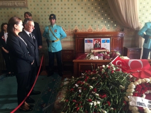 Ahmet Nur Çebi, Dolmabahçe’de