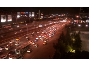 E-5’te Lüks Araç Alev Alev Yandı