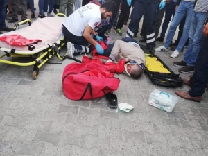 At Arabasının Çarptığı Yaşlı Adam Yaralandı